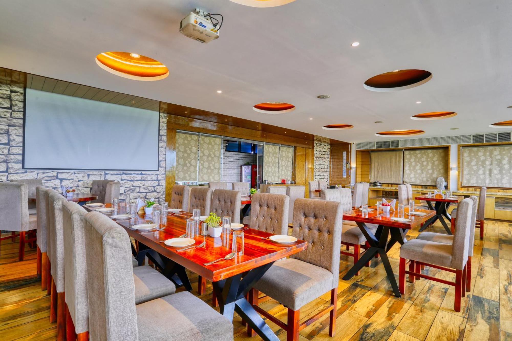 The Ashoka Hotel Indore Extérieur photo