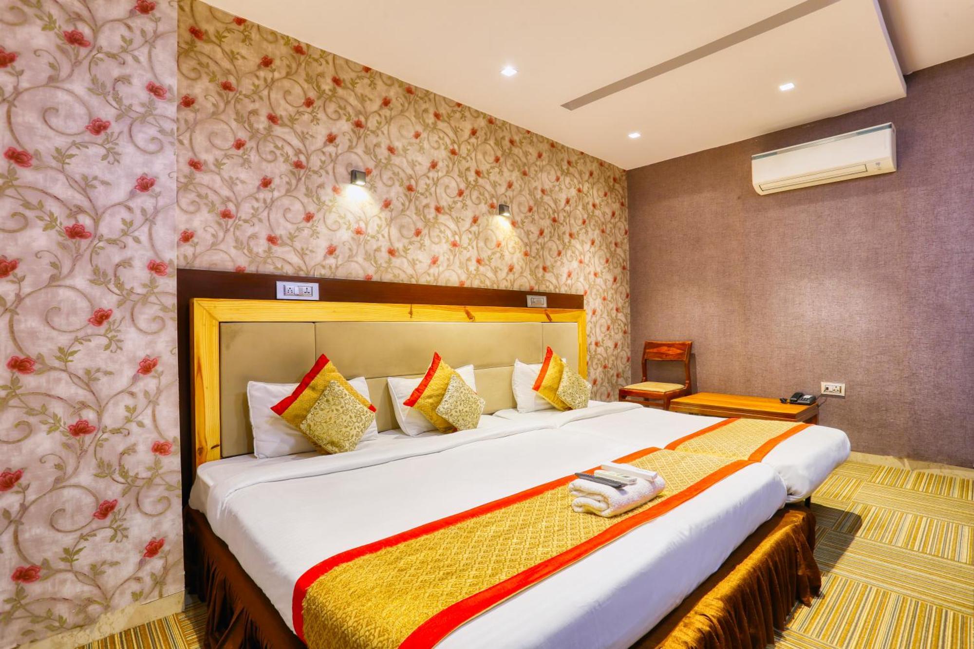 The Ashoka Hotel Indore Extérieur photo