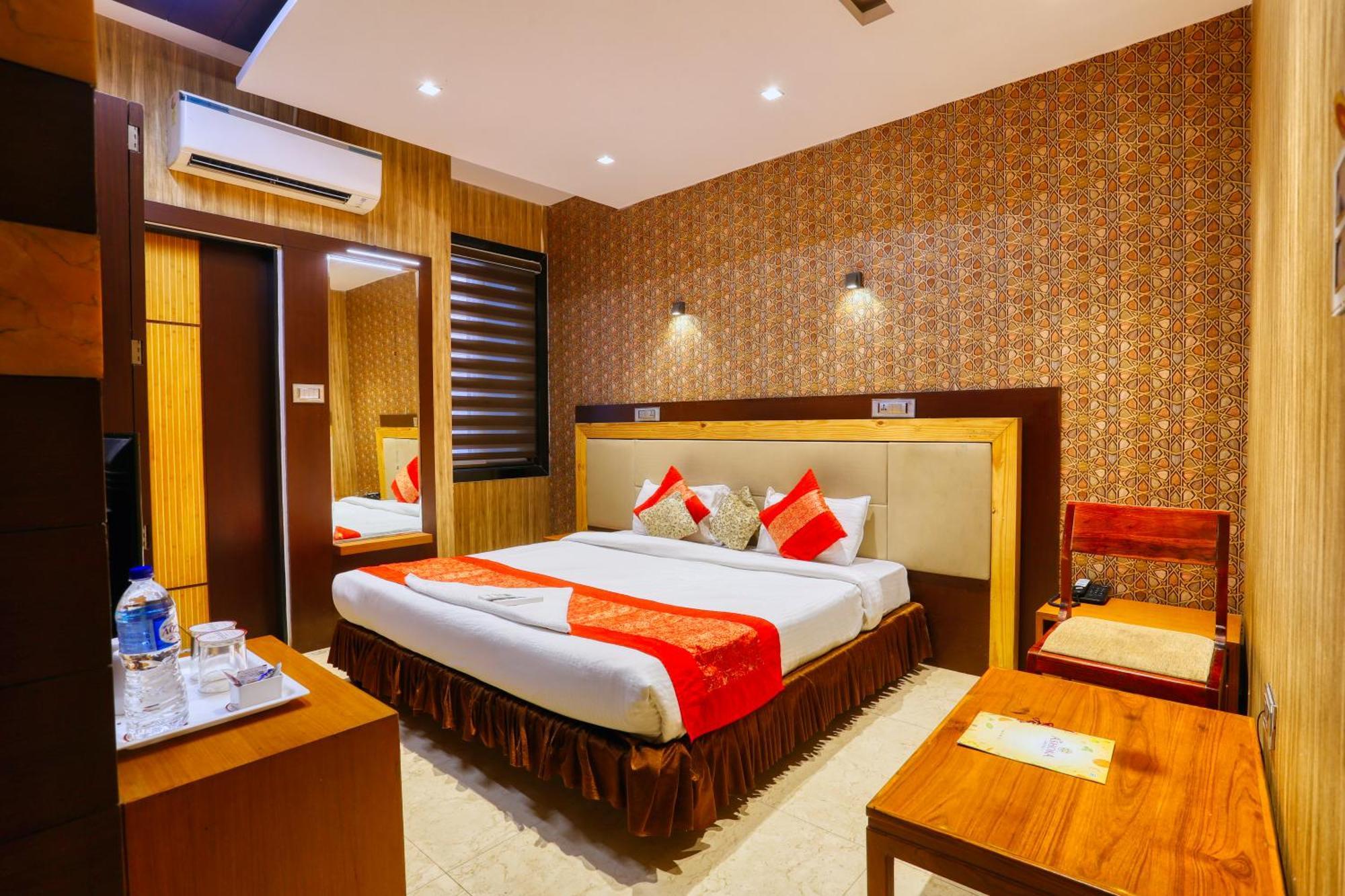 The Ashoka Hotel Indore Extérieur photo