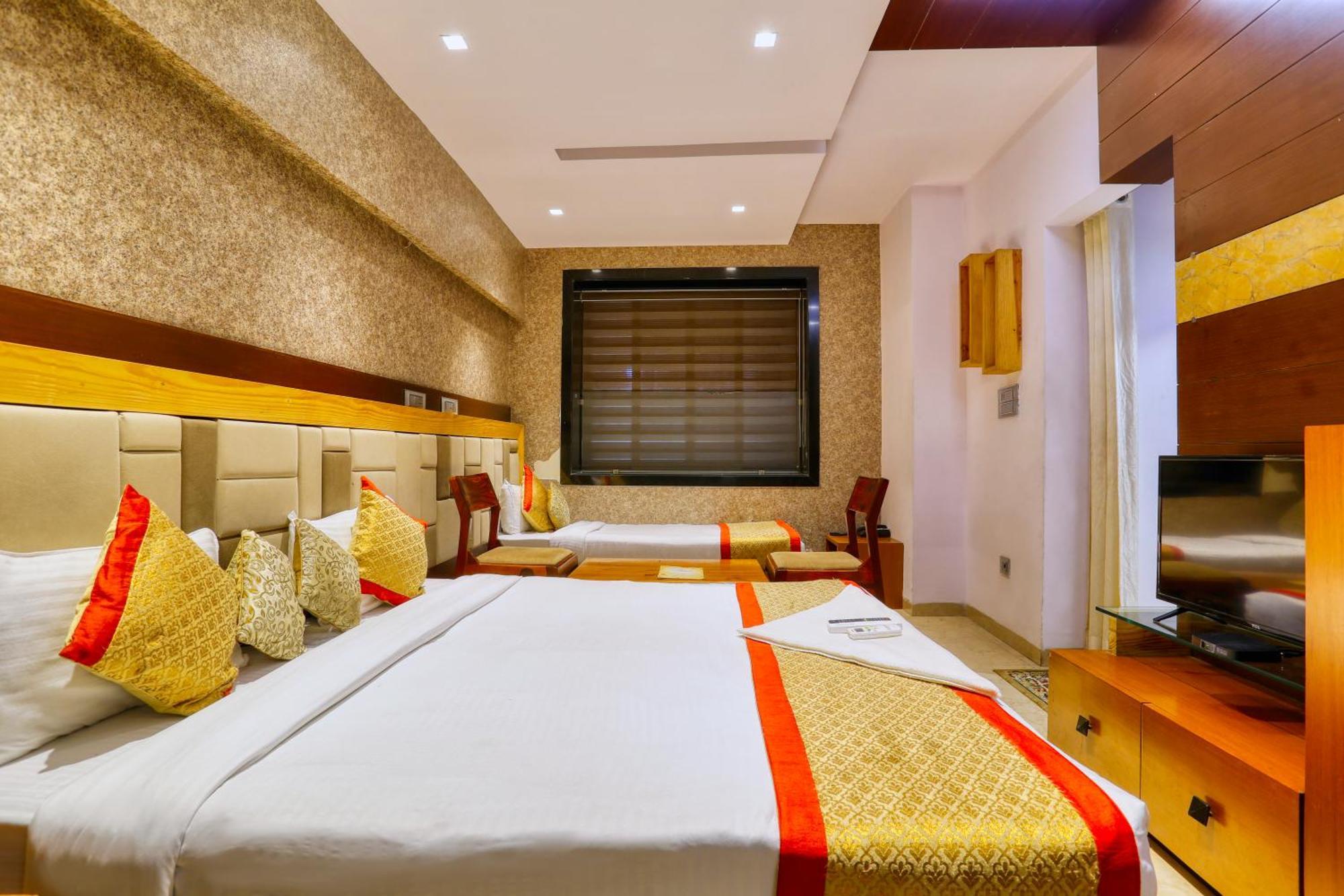 The Ashoka Hotel Indore Extérieur photo