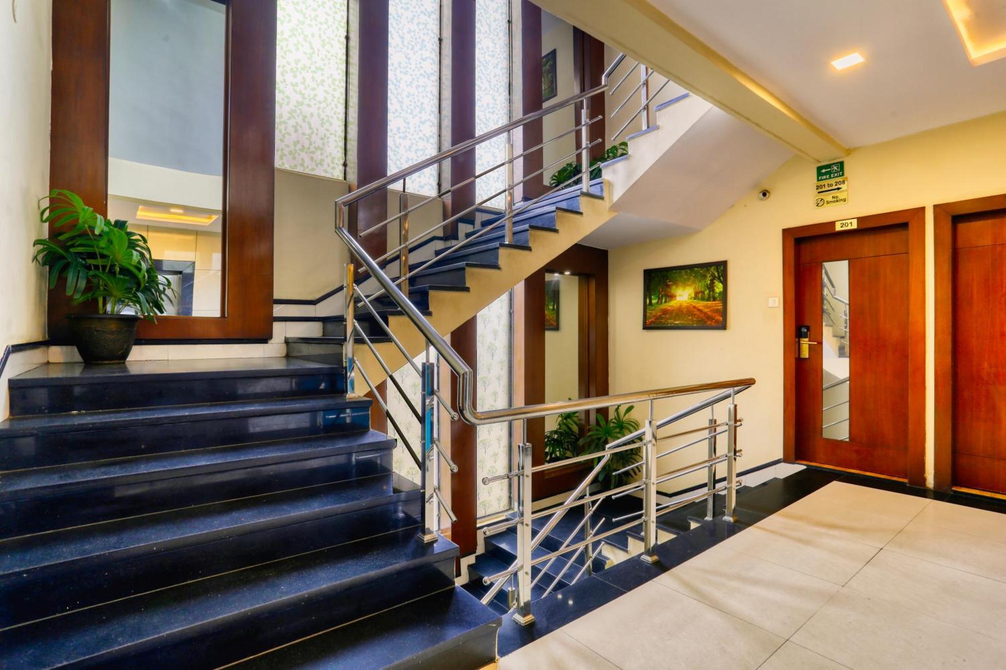 The Ashoka Hotel Indore Extérieur photo