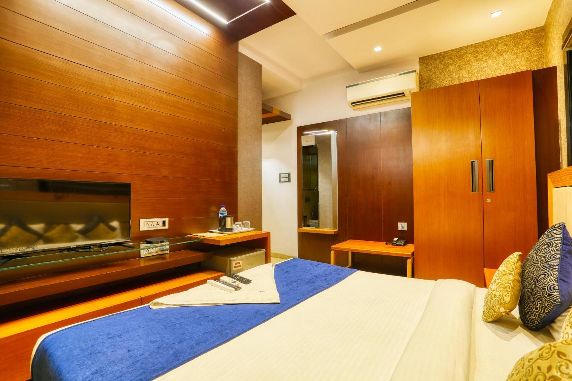 The Ashoka Hotel Indore Extérieur photo