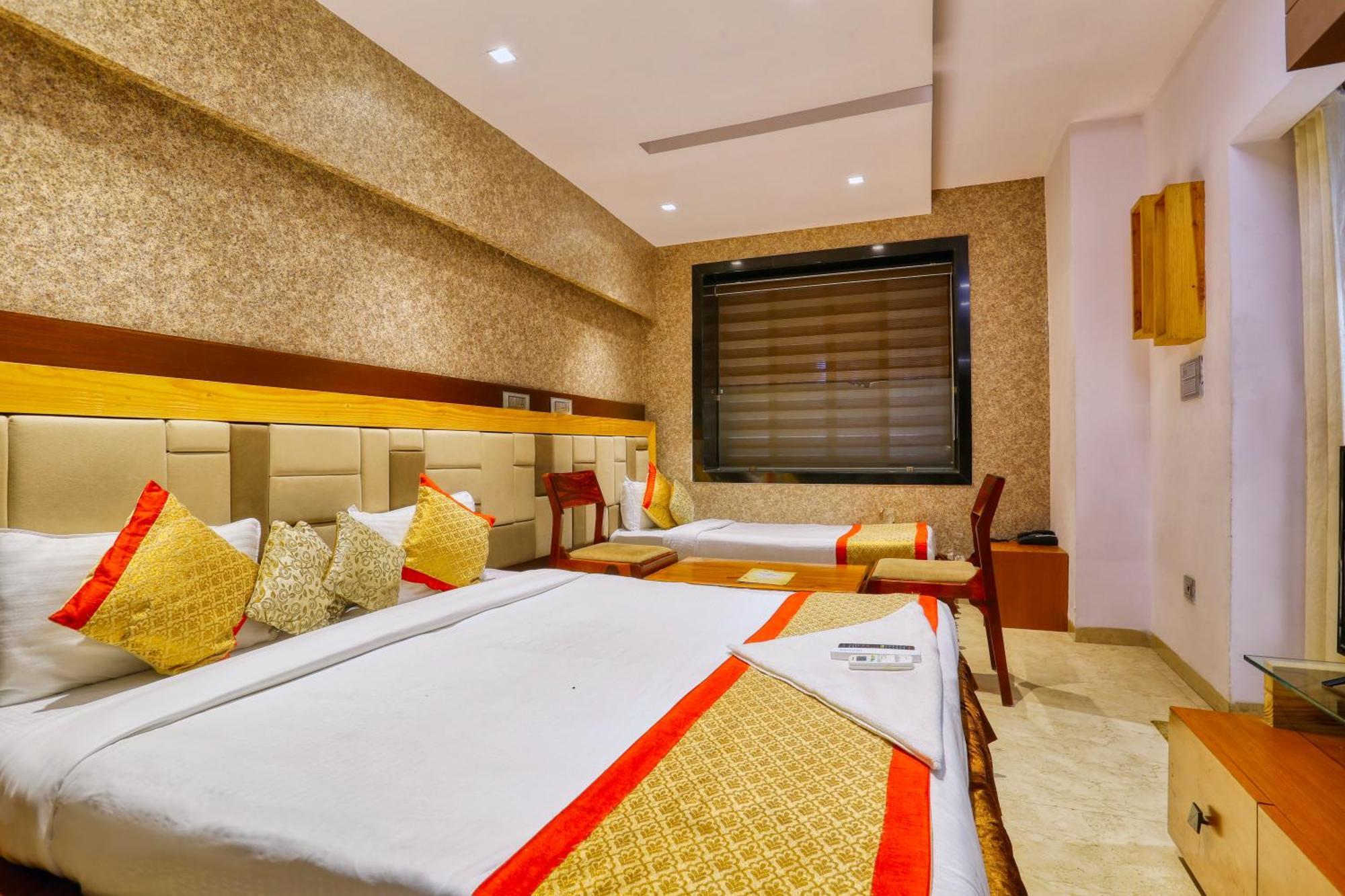 The Ashoka Hotel Indore Extérieur photo