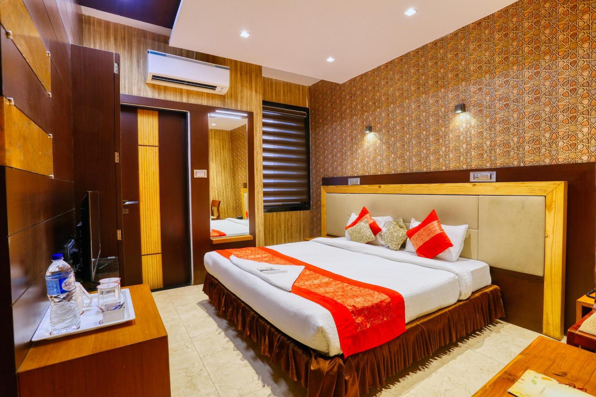 The Ashoka Hotel Indore Extérieur photo