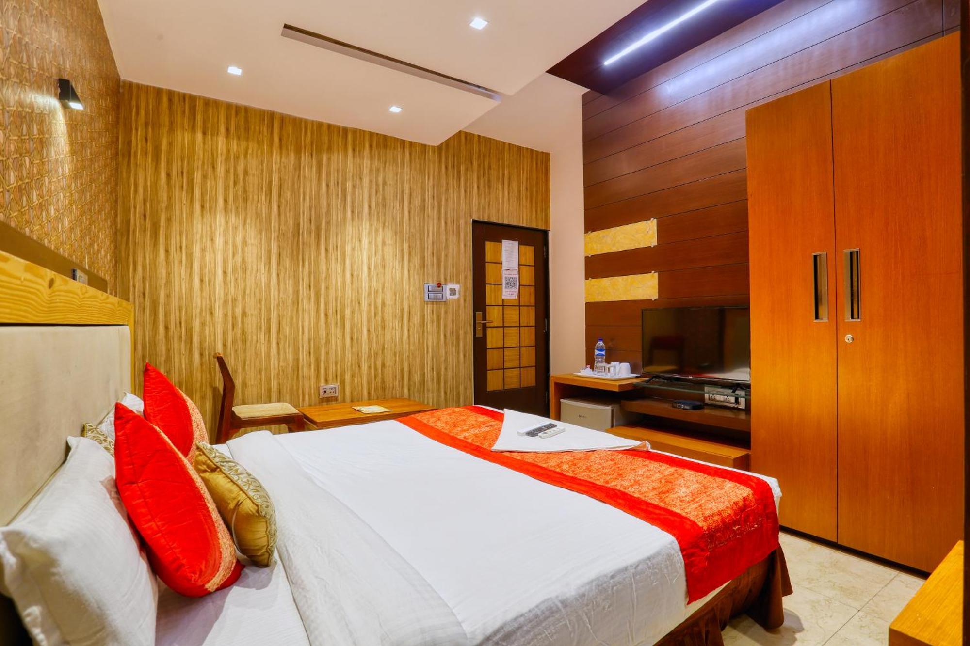 The Ashoka Hotel Indore Extérieur photo