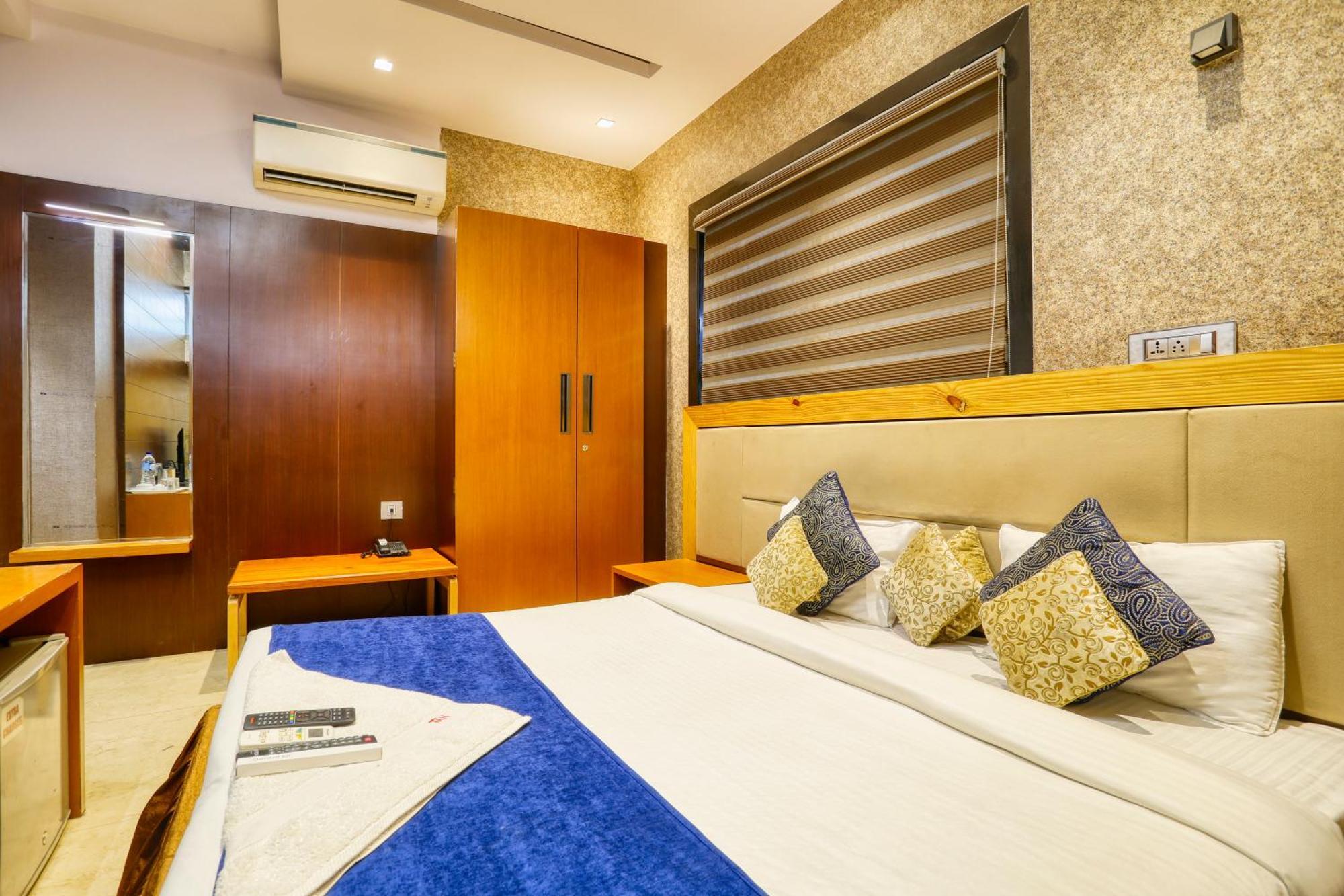 The Ashoka Hotel Indore Extérieur photo