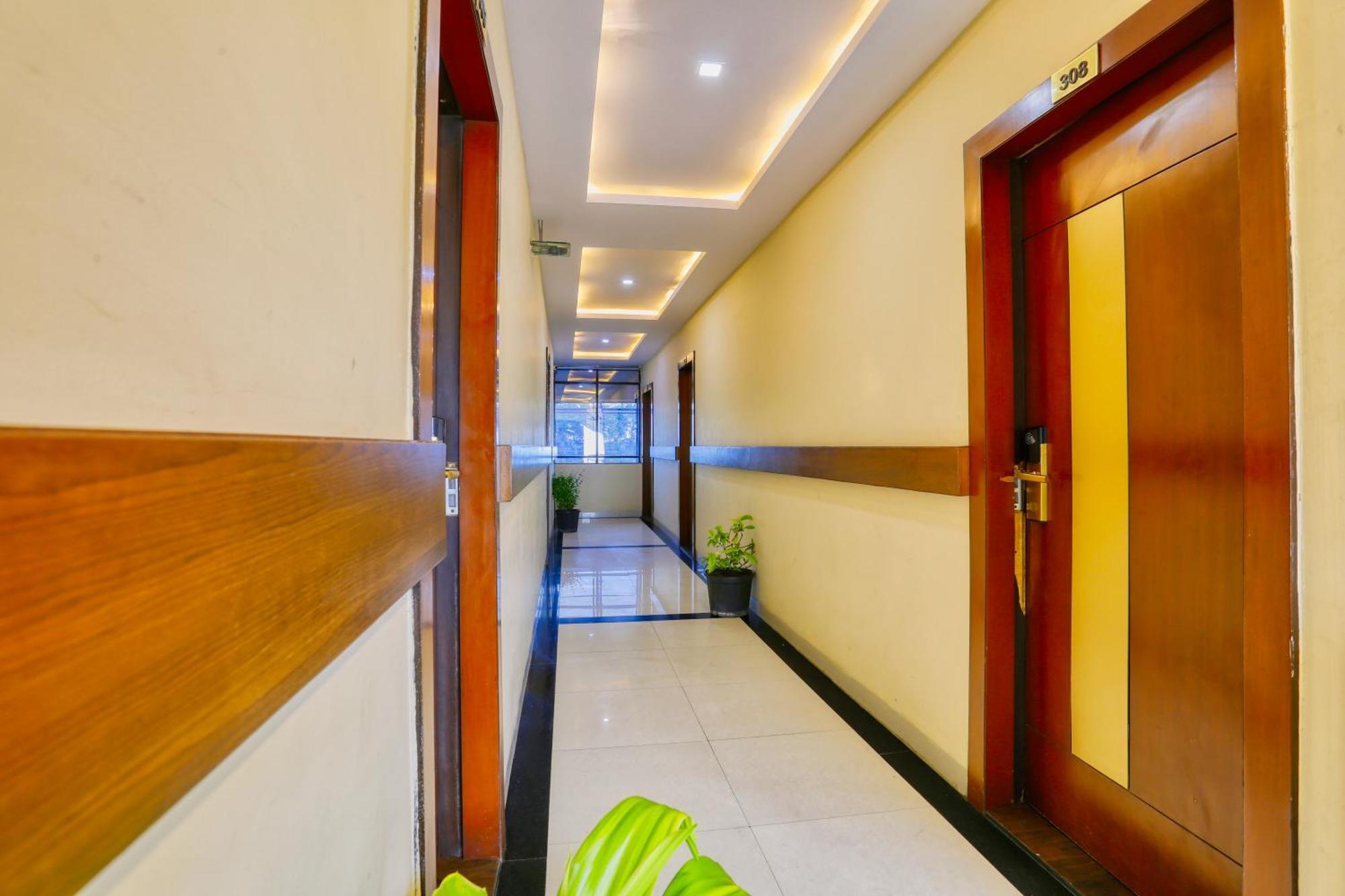 The Ashoka Hotel Indore Extérieur photo