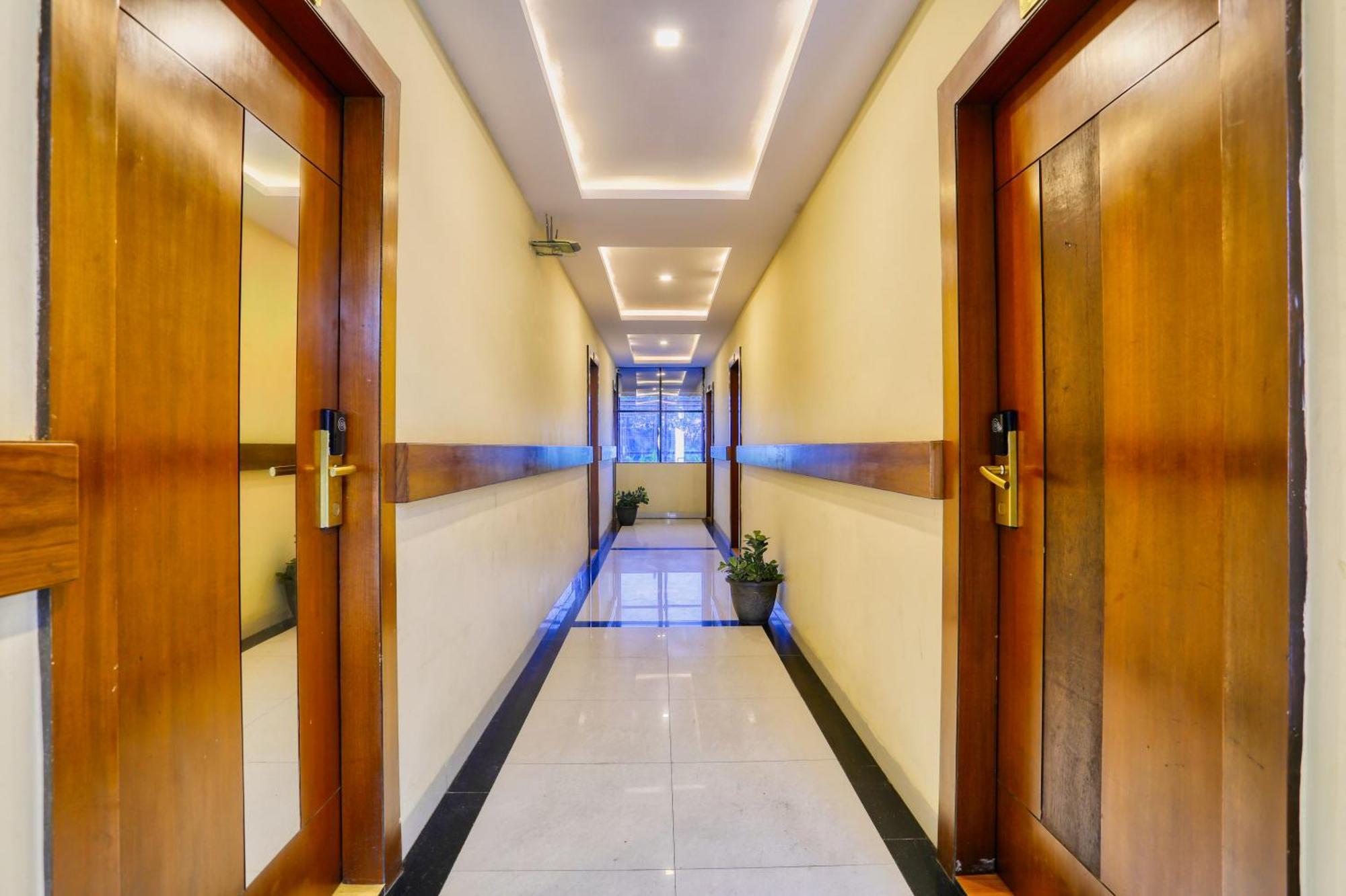The Ashoka Hotel Indore Extérieur photo