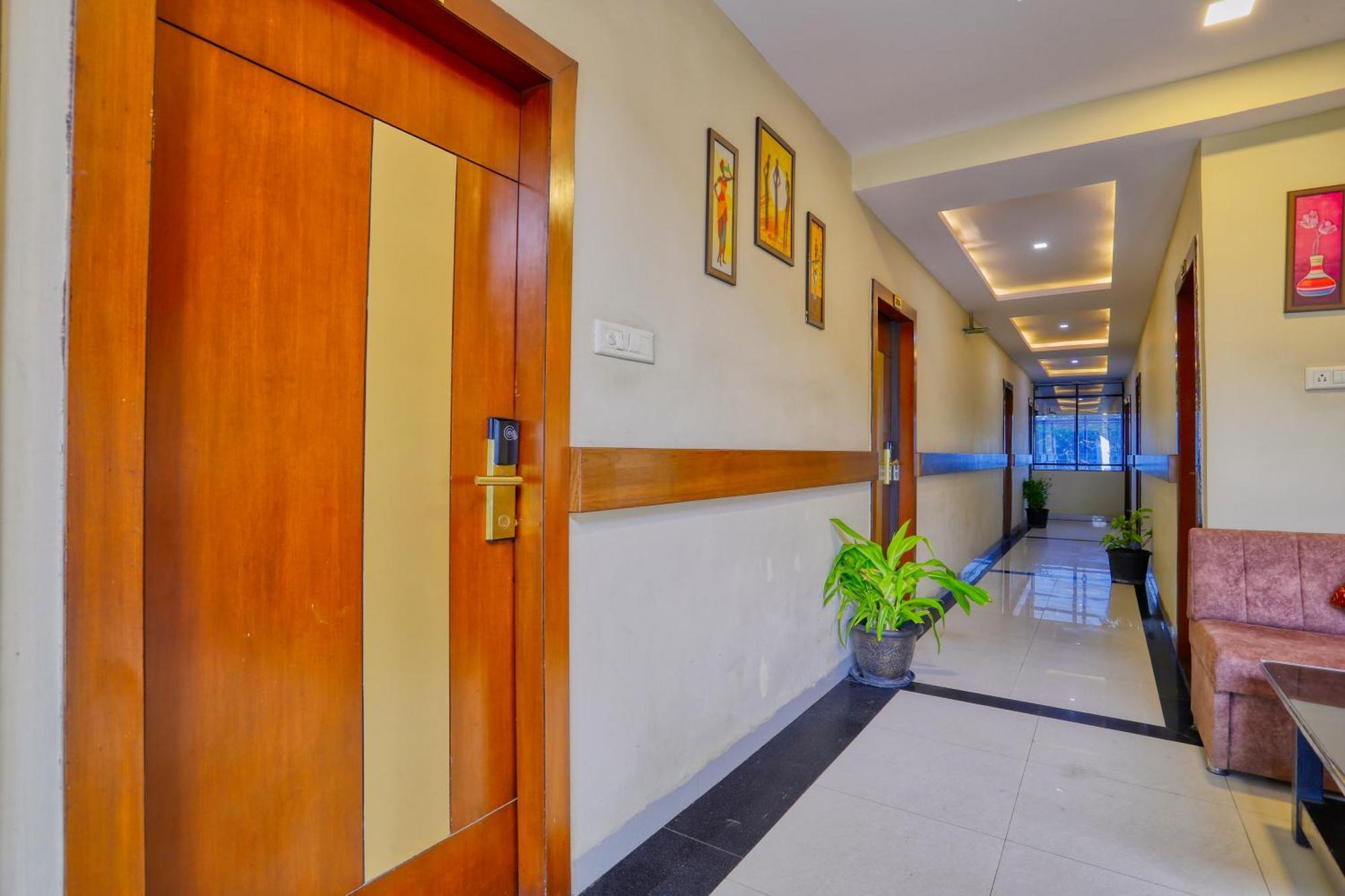 The Ashoka Hotel Indore Extérieur photo