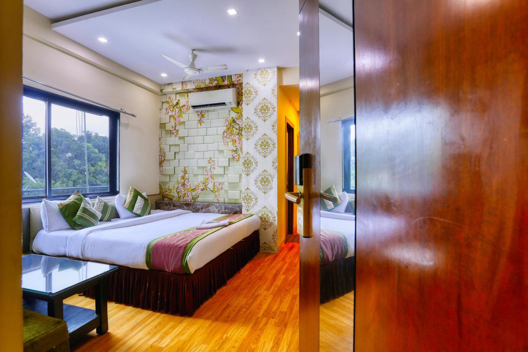 The Ashoka Hotel Indore Extérieur photo