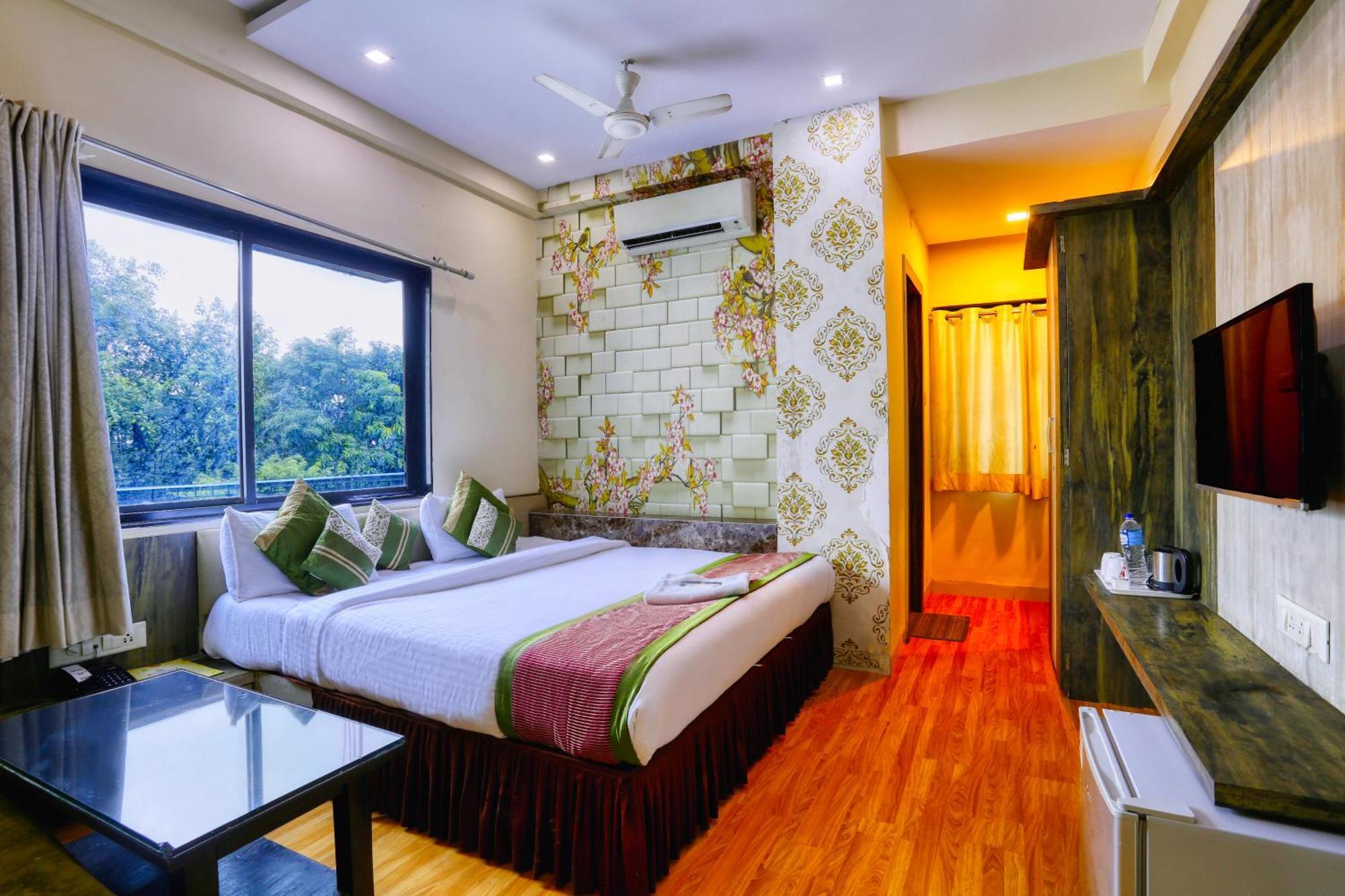 The Ashoka Hotel Indore Extérieur photo