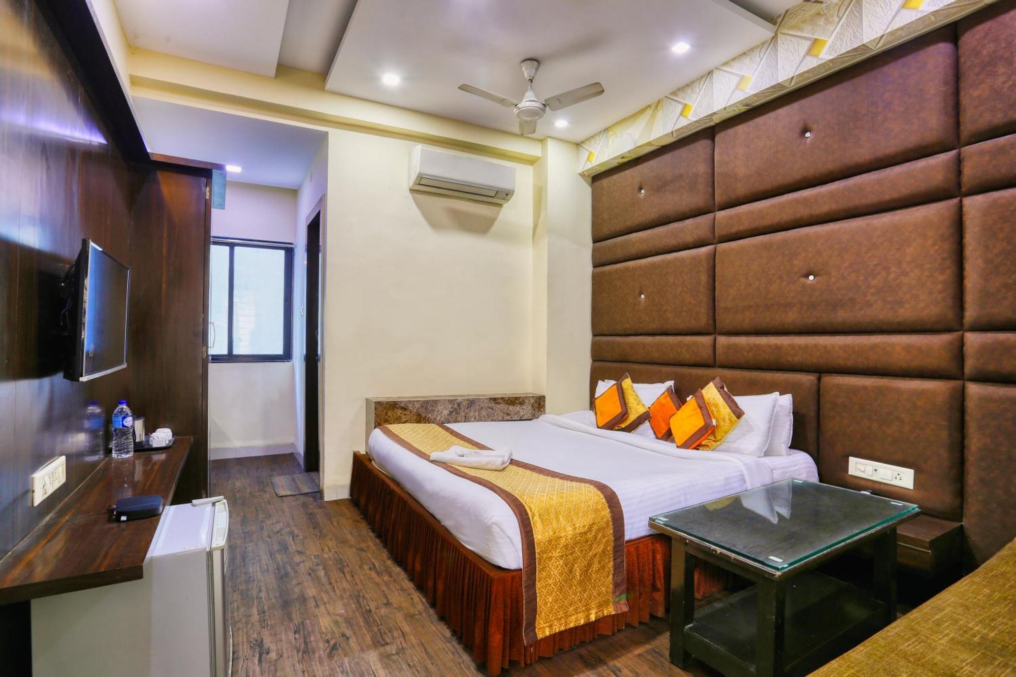 The Ashoka Hotel Indore Extérieur photo