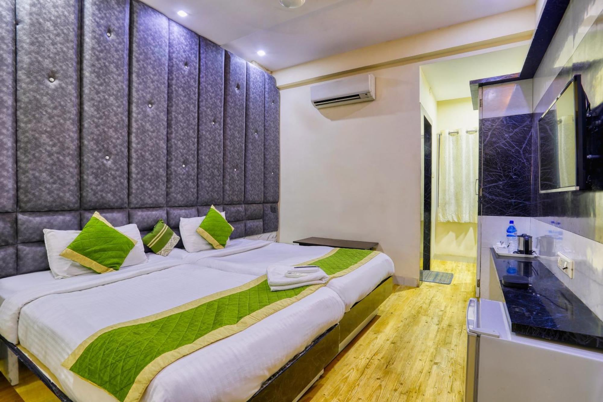 The Ashoka Hotel Indore Extérieur photo