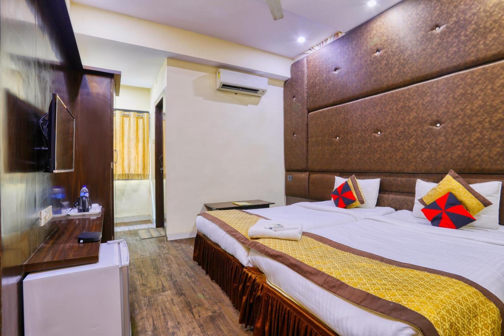 The Ashoka Hotel Indore Extérieur photo